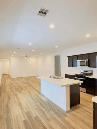 $2,100 | 12366 Morning Vista Drive, Houston, TX 77014