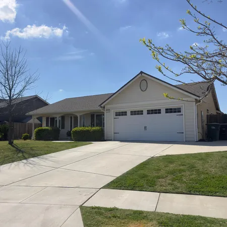 $420,000 | 53 Dalton Avenue, Sanger, CA 93657