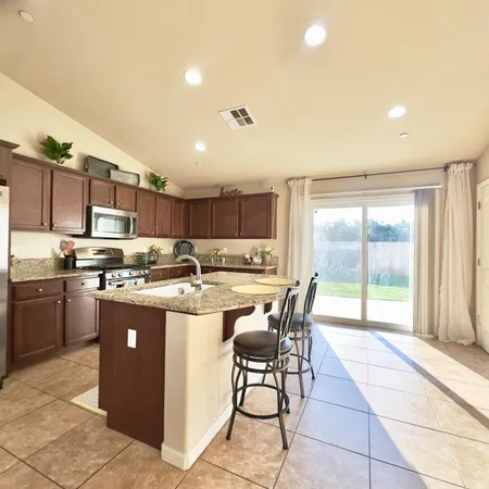 $420,000 | 53 Dalton Avenue, Sanger, CA 93657