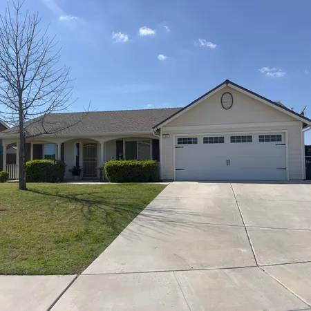 $420,000 | 53 Dalton Avenue, Sanger, CA 93657