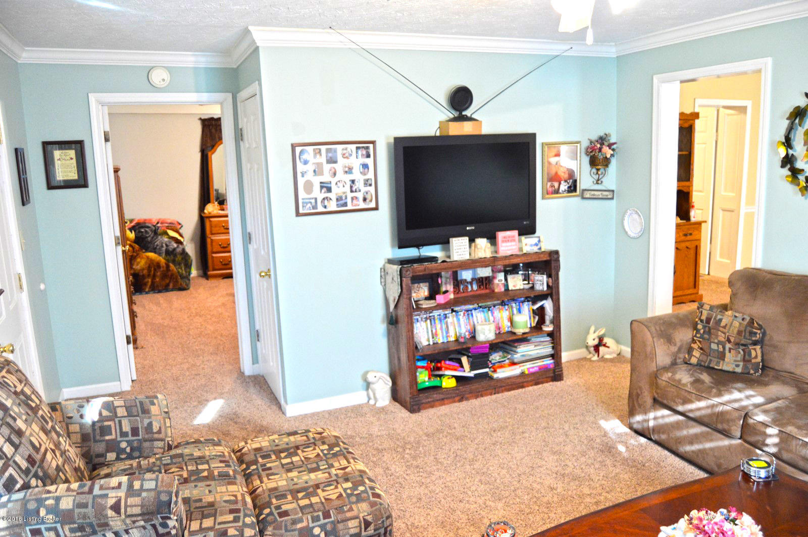 17 Hunters Road Campbellsburg, KY 40011 - Photo 3 of 26 Living Room