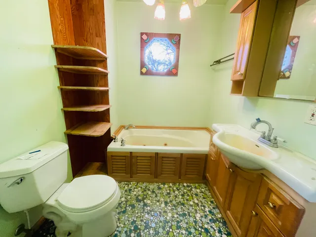 $100,000 | 18600 Manitou Road, Addison, MI 49220