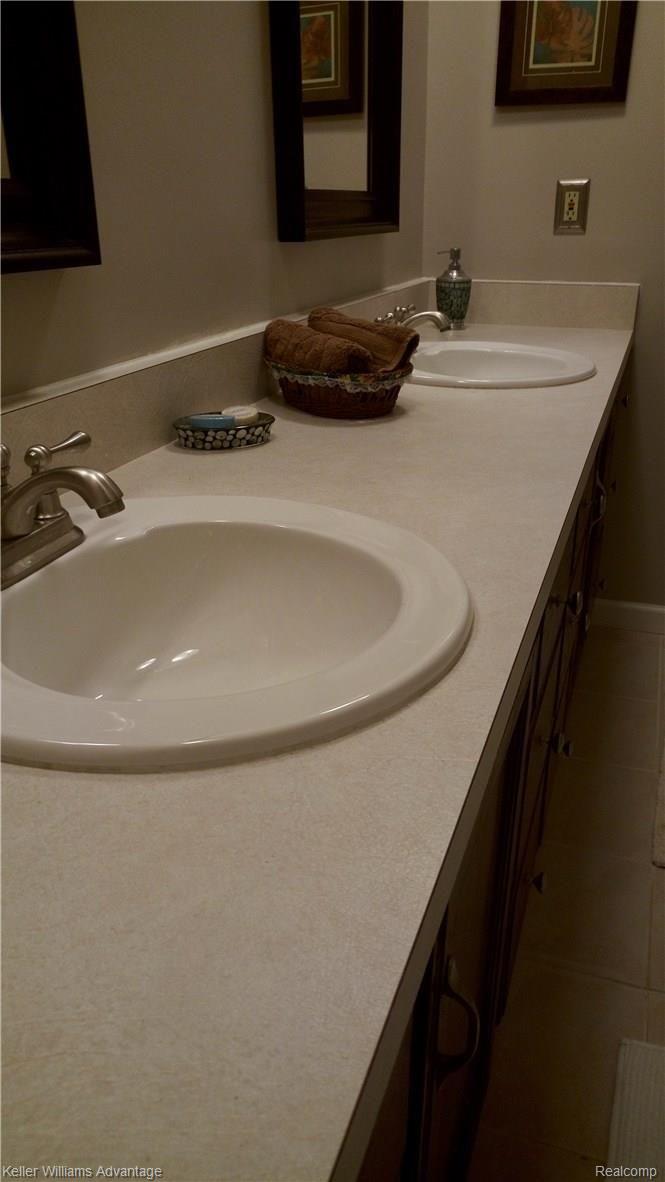 22928 Tuck Road Farmington, MI 48336 - Photo 18 of 24 18.jpg