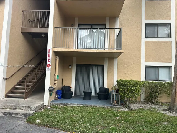 $2,150 | 9491 Palm Circle South, Unit 202, Pembroke Pines, FL 33025