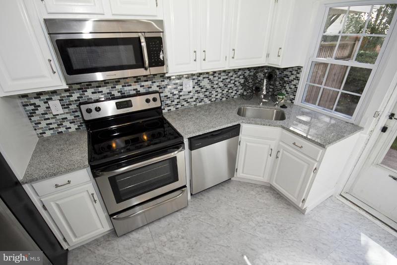 313 Dumbarton Road Baltimore, MD 21212 - Photo 11 of 25 Kitchen