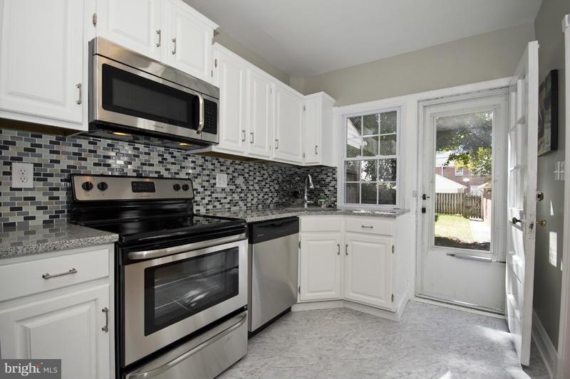313 Dumbarton Road Baltimore, MD 21212 - Photo 8 of 25 Kitchen