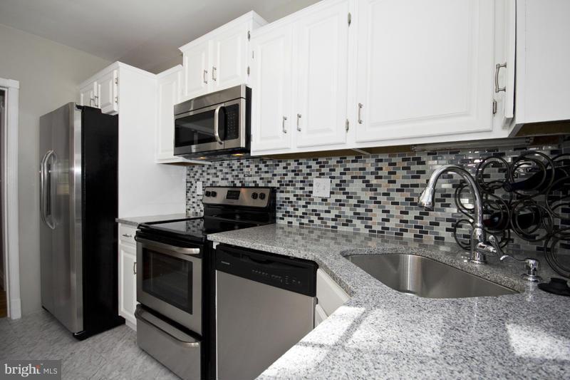 313 Dumbarton Road Baltimore, MD 21212 - Photo 10 of 25 Kitchen