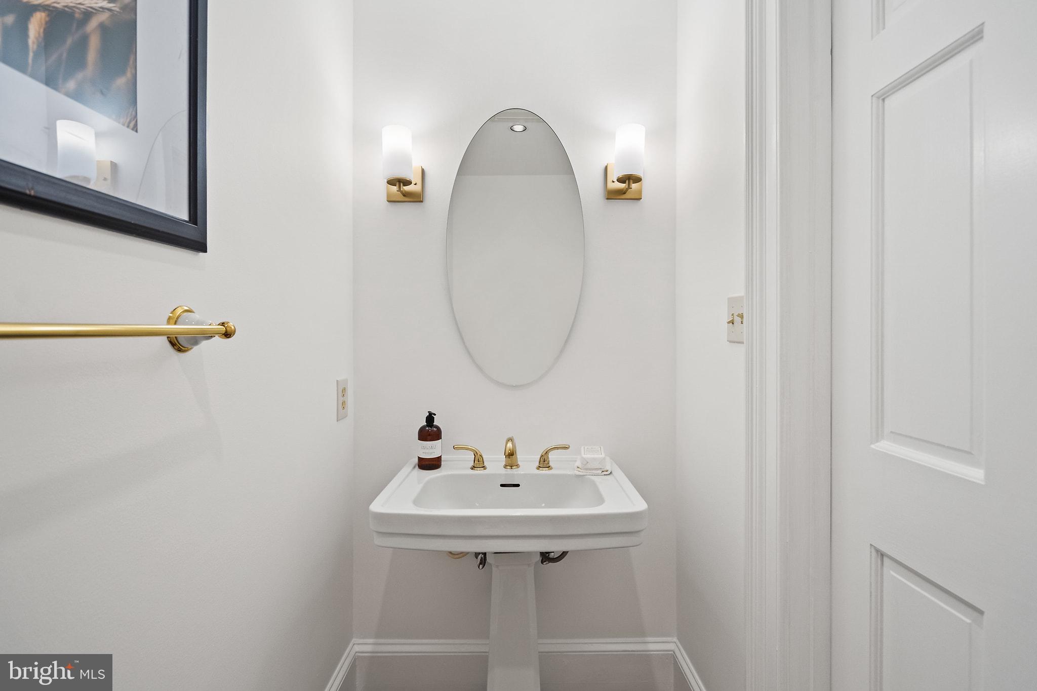 4753 Reservoir Road Northwest Washington, DC 20007 - Photo 17 of 51 Powder room