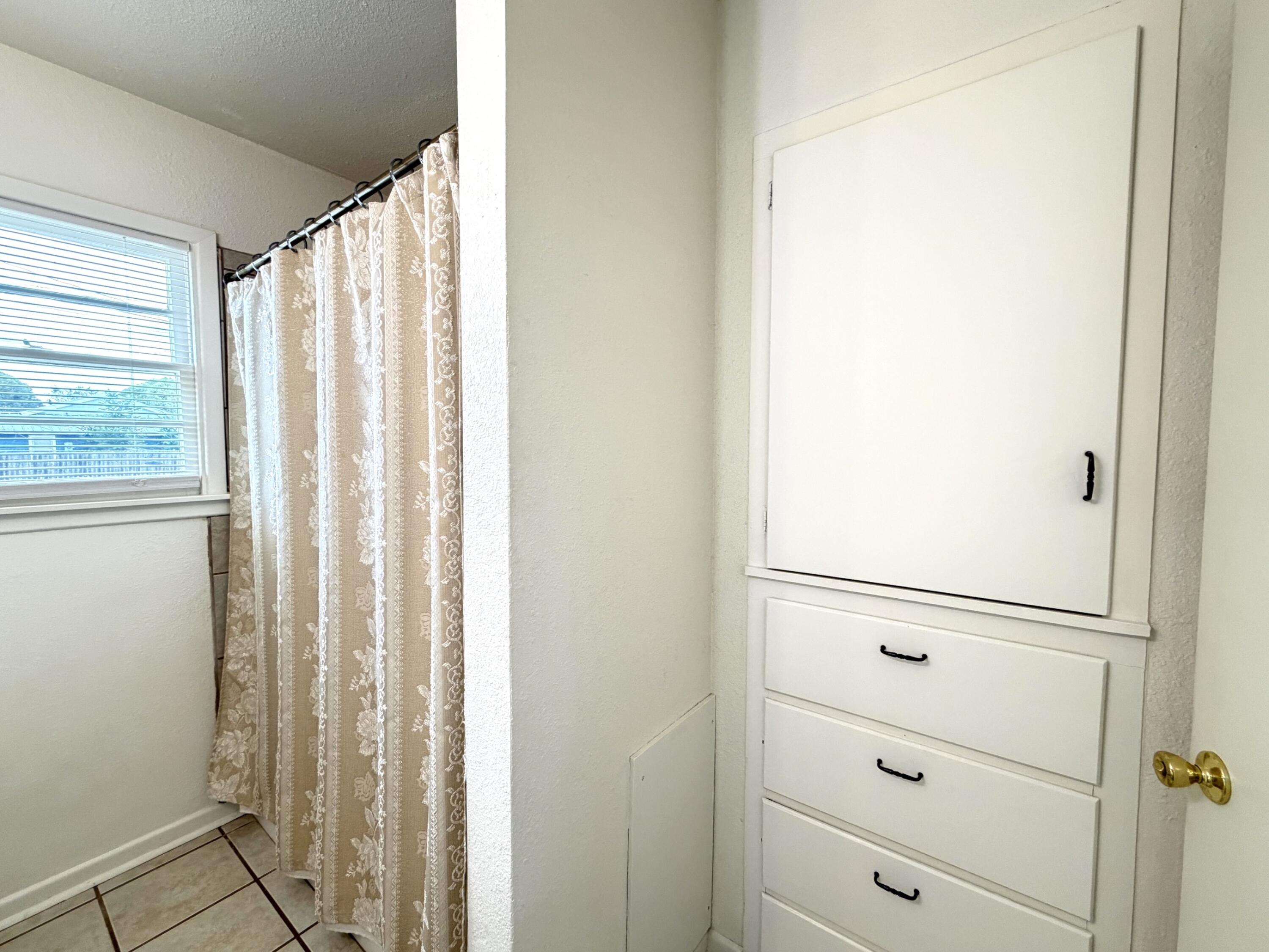 4420 37th Street Lubbock, TX 79414 - Photo 12 of 19 Bath3