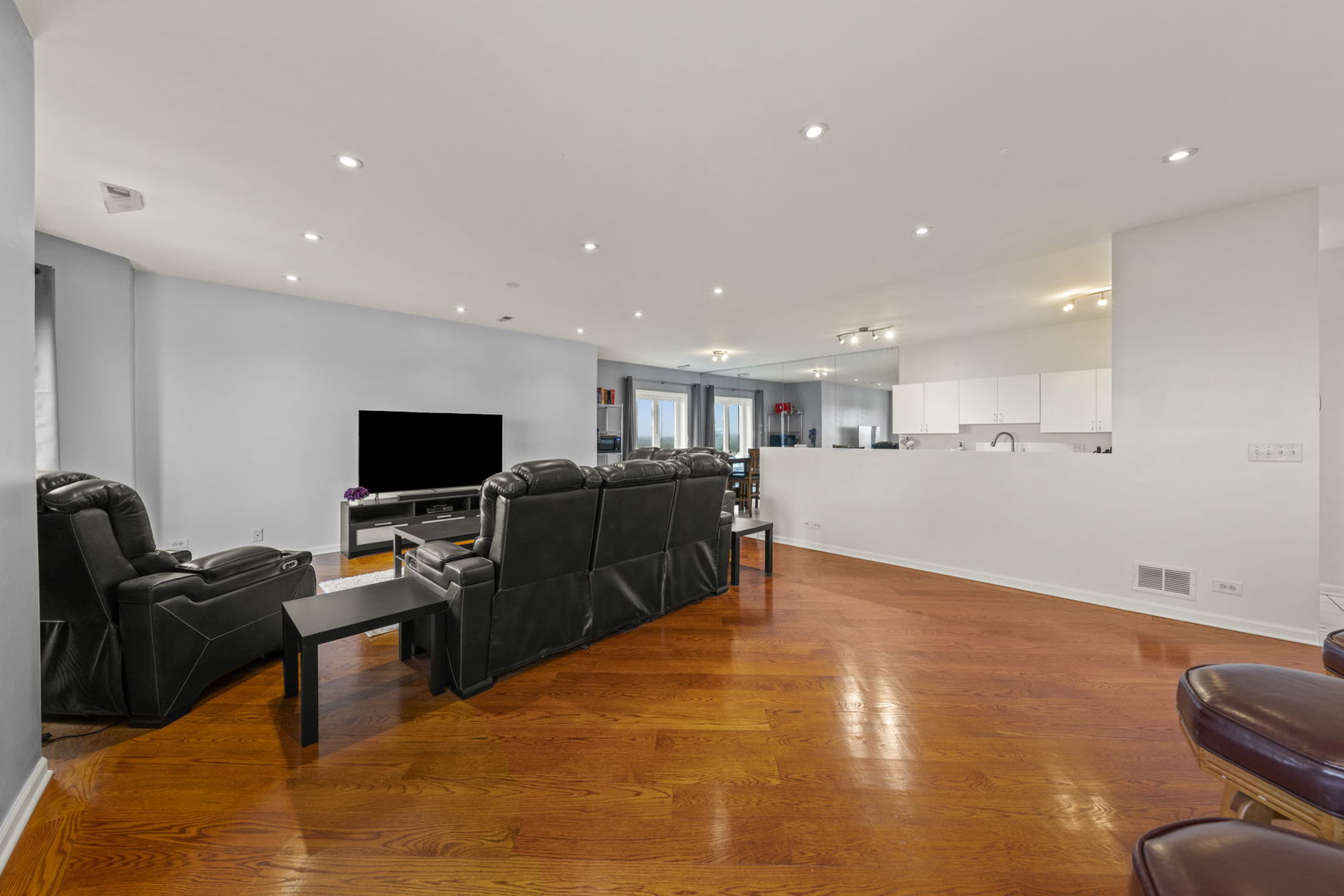 1 Renaissance Place, Unit PH2 Palatine, IL 60067 - Photo 5 of 23 a living room with furniture and a flat screen tv