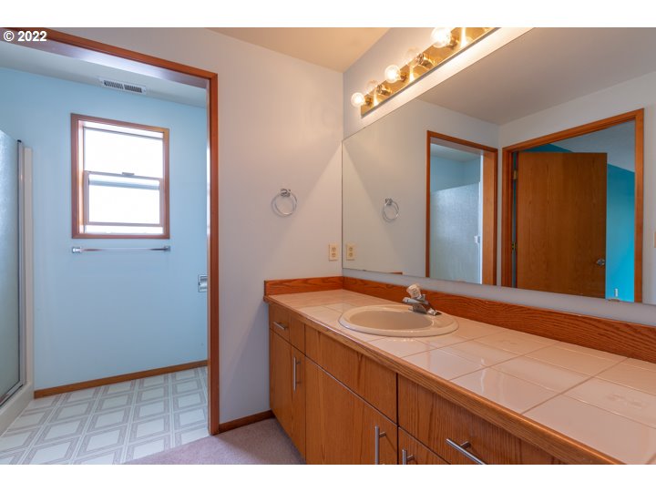 15917 Northeast Union Road, Unit 29 Ridgefield, WA 98642 - Photo 21 of 31 a bathroom with a sink and a mirror