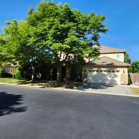 $695,950 | 4479 North Emerald Peak Drive, Clovis, CA 93619