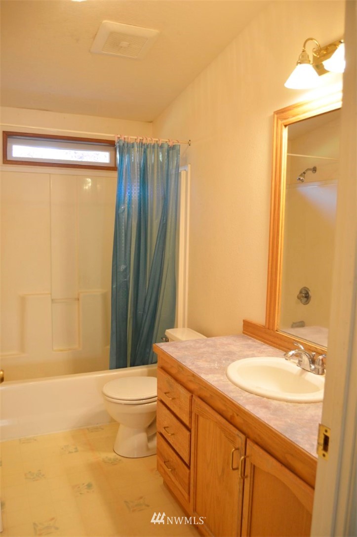 120 Bowers Road Chehalis, WA 98532 - Photo 23 of 31 a bathroom with a granite countertop sink toilet and shower