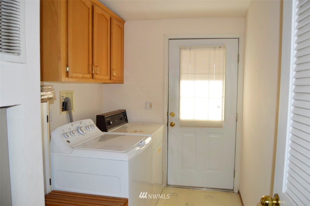 120 Bowers Road Chehalis, WA 98532 - Photo 24 of 31 a utility room with dryer and washer