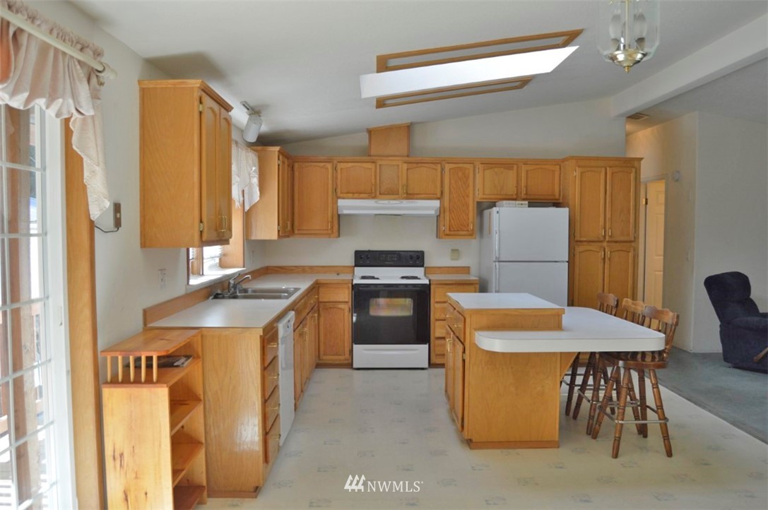 120 Bowers Road Chehalis, WA 98532 - Photo 8 of 31 a kitchen with a stove and refrigerator