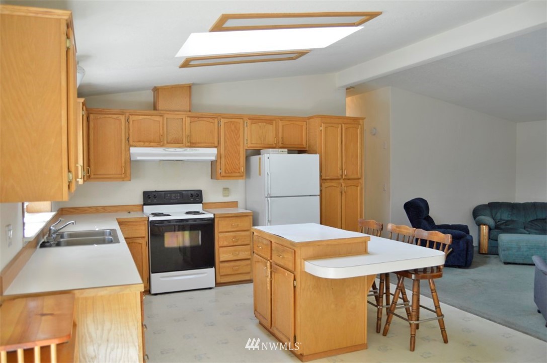 120 Bowers Road Chehalis, WA 98532 - Photo 9 of 31 a kitchen with a appliances a refrigerator and a stove top oven