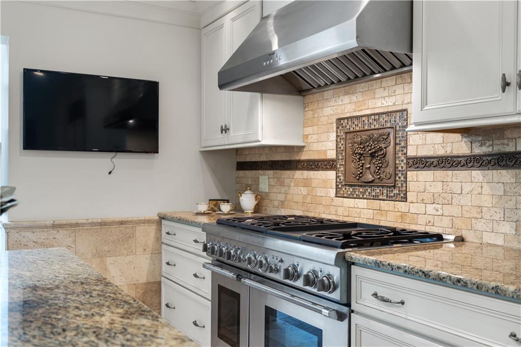 840 Osage Road Pittsburgh, PA 15243 - Photo 22 of 47 a kitchen with stainless steel appliances granite countertop a stove and a microwave