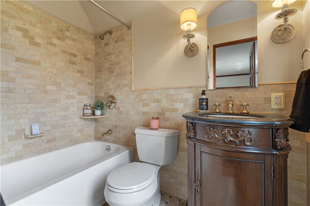 840 Osage Road Pittsburgh, PA 15243 - Photo 30 of 47 a bathroom with a sink a toilet and bathtub