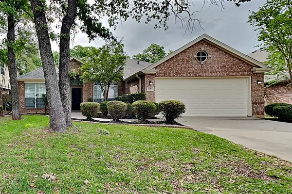 $2,425 | 2525 Greenhaven Drive, Burleson, TX 76028