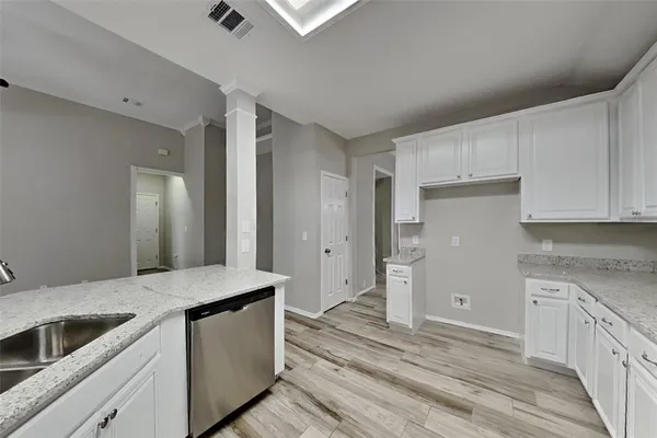 $2,425 | 2525 Greenhaven Drive, Burleson, TX 76028