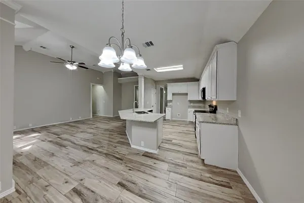 $2,425 | 2525 Greenhaven Drive, Burleson, TX 76028