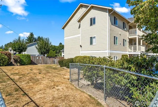 a view of a house with backyard and sitting area