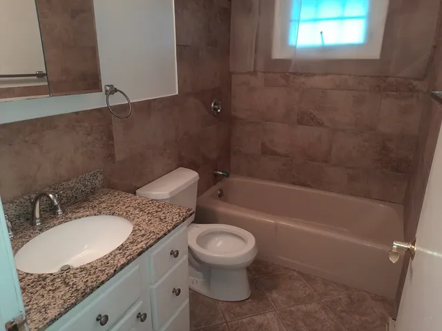 $1,950 | 1733 Ocean Street, Unit B, Marshfield, MA 02050