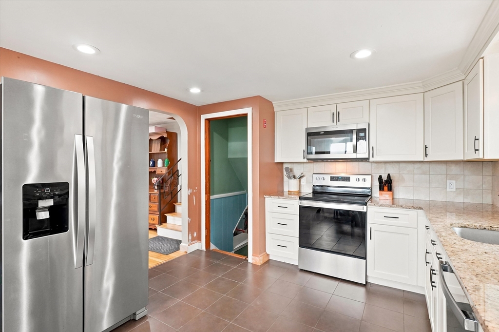 15 Burdett Road Lynn, MA 01904 - Photo 12 of 40