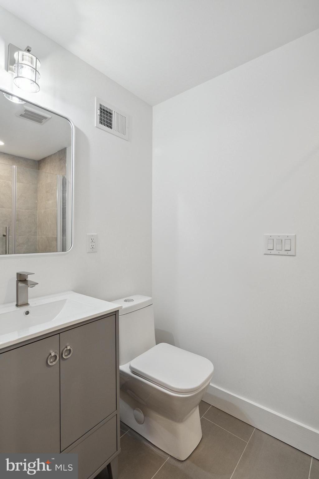 2113 North 5th Street Philadelphia, PA 19122 - Photo 13 of 26 2nd Floor Bathroom