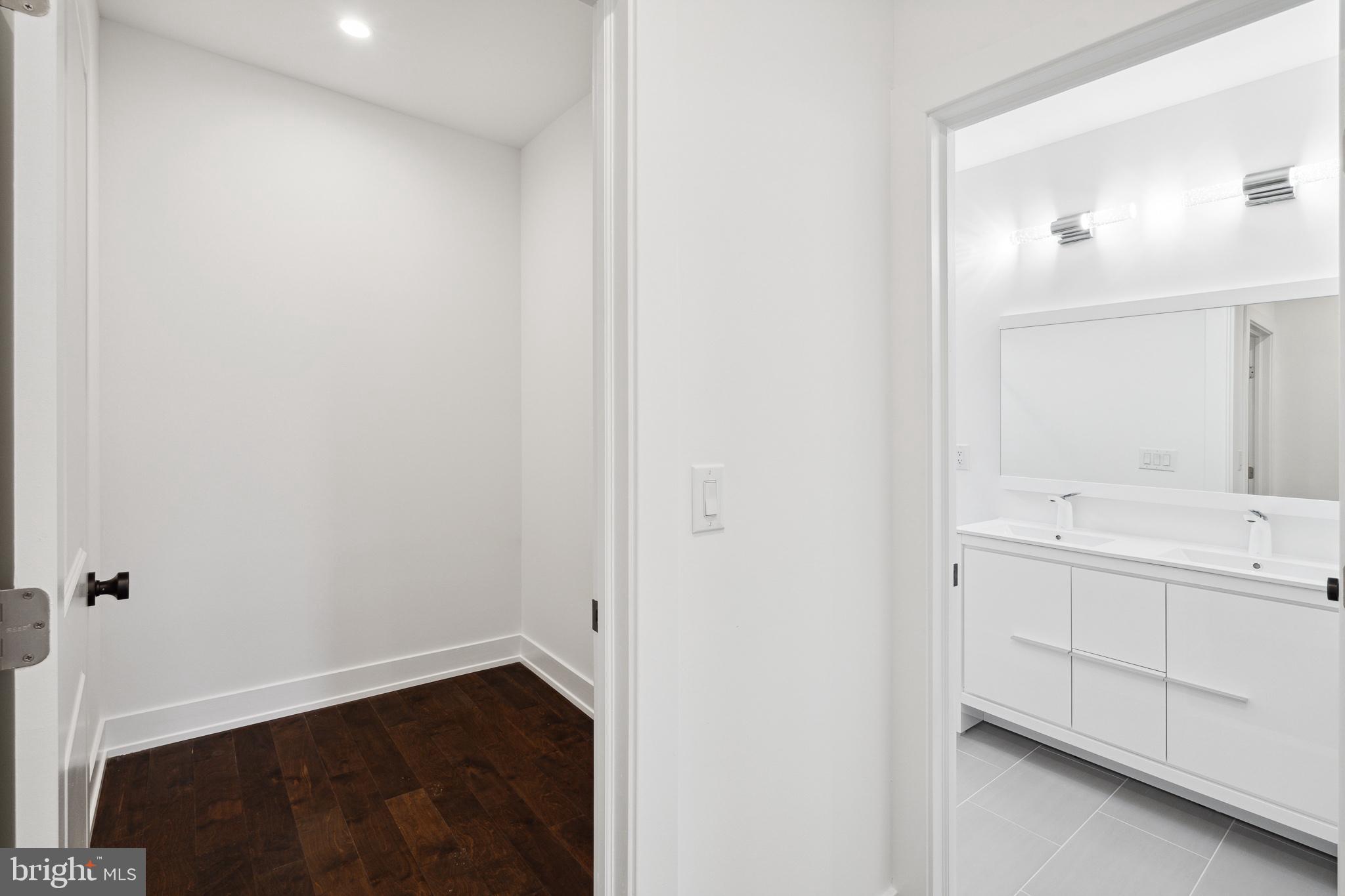 2113 North 5th Street Philadelphia, PA 19122 - Photo 18 of 26 Primary Bath/Walk-in