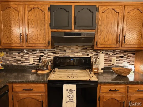 $285,000 | 13915 Maple Lane, Plato, MO 65552
