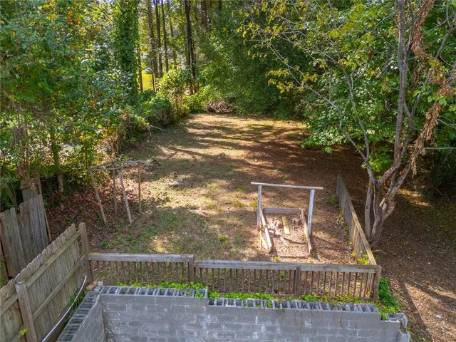 a view of house with a yard