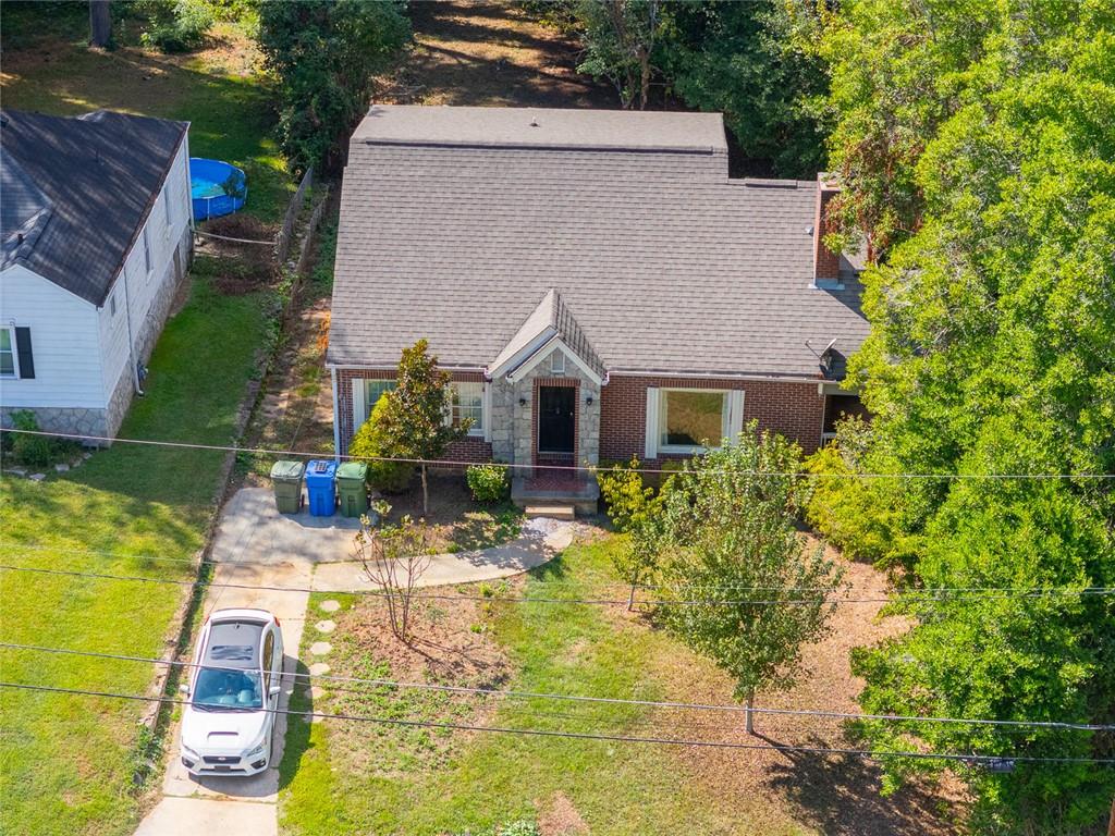 1261 Eastridge Road Southwest Atlanta, GA 30311 - Photo 4 of 36 a house view with garden space