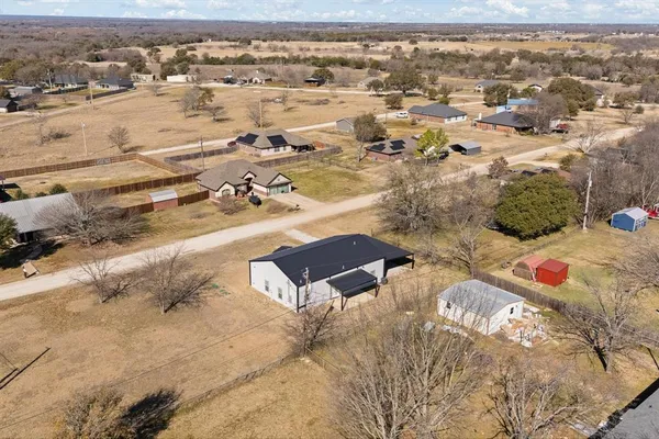 $285,000 | 118 Noelle Road, Whitney, TX 76692