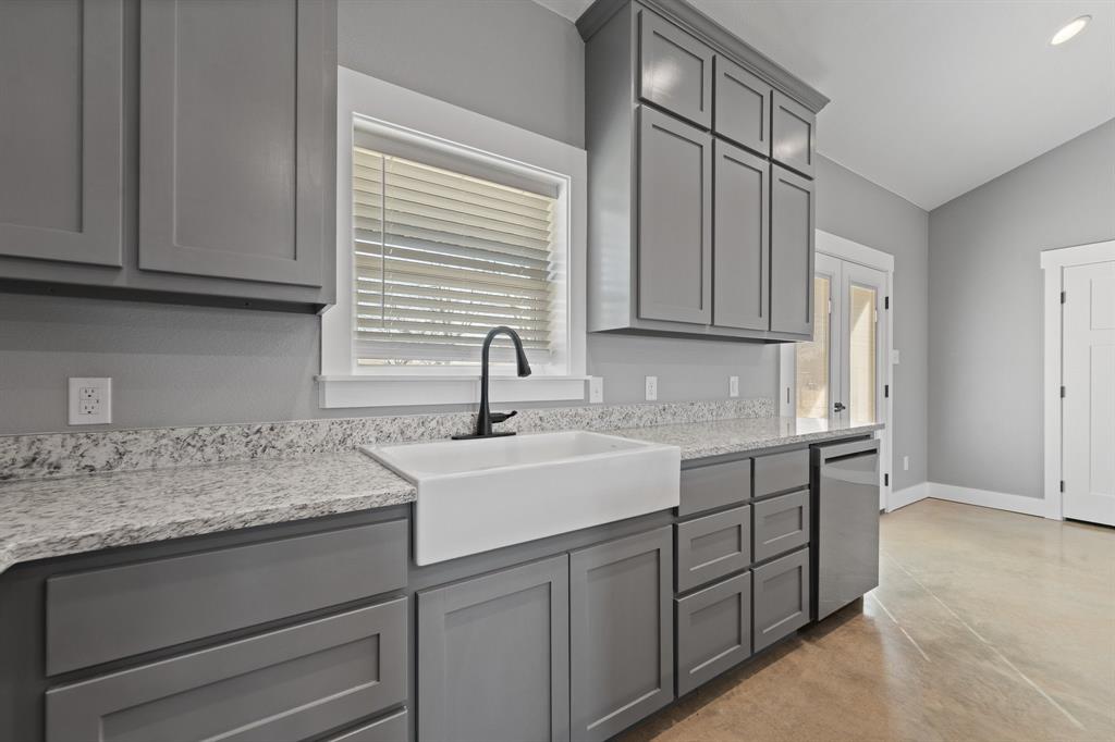 118 Noelle Road Whitney, TX 76692 - Photo 5 of 17