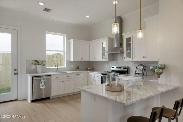 $319,000 | 1510 Kaliste Saloom Road, Unit 101, Lafayette, LA 70508