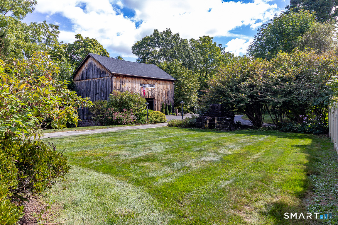 428 Simsbury Road Bloomfield, CT 06002 - Photo 3 of 40 Gallery Image 3