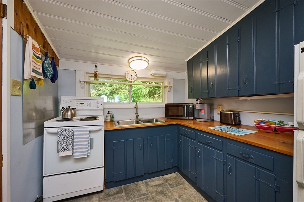 44 Aberdeen Road Goshen, MA 01096 - Photo 24 of 34