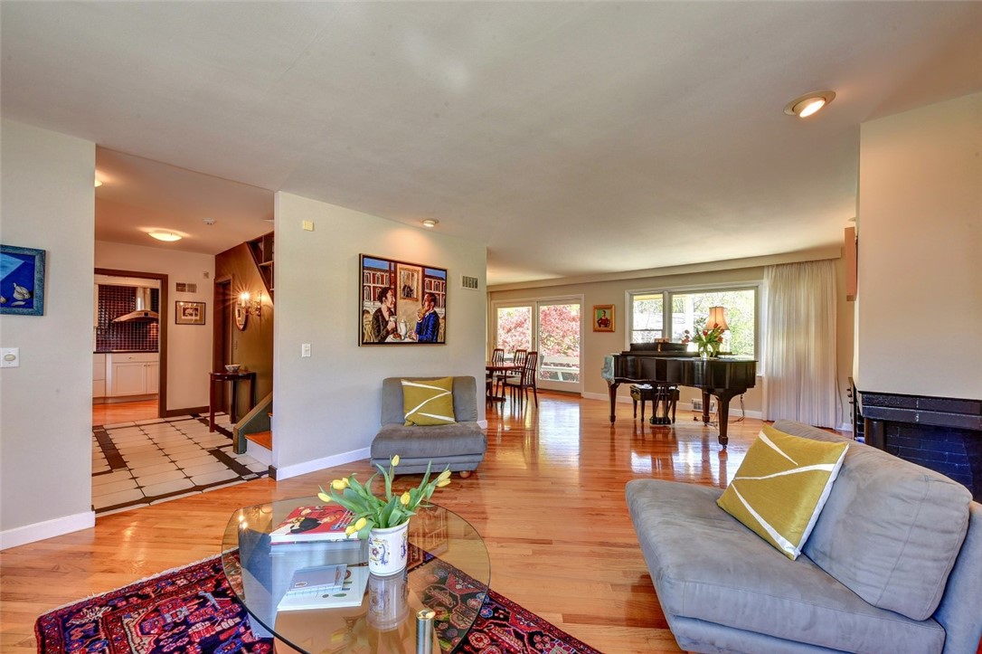 18 Brookway Road Providence, RI 02906 - Photo 8 of 49 Gallery Image 8
