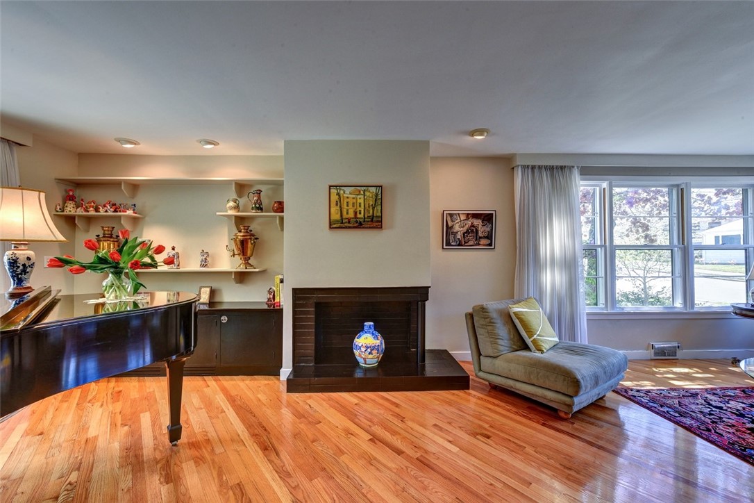 18 Brookway Road Providence, RI 02906 - Photo 10 of 49 Gallery Image 10