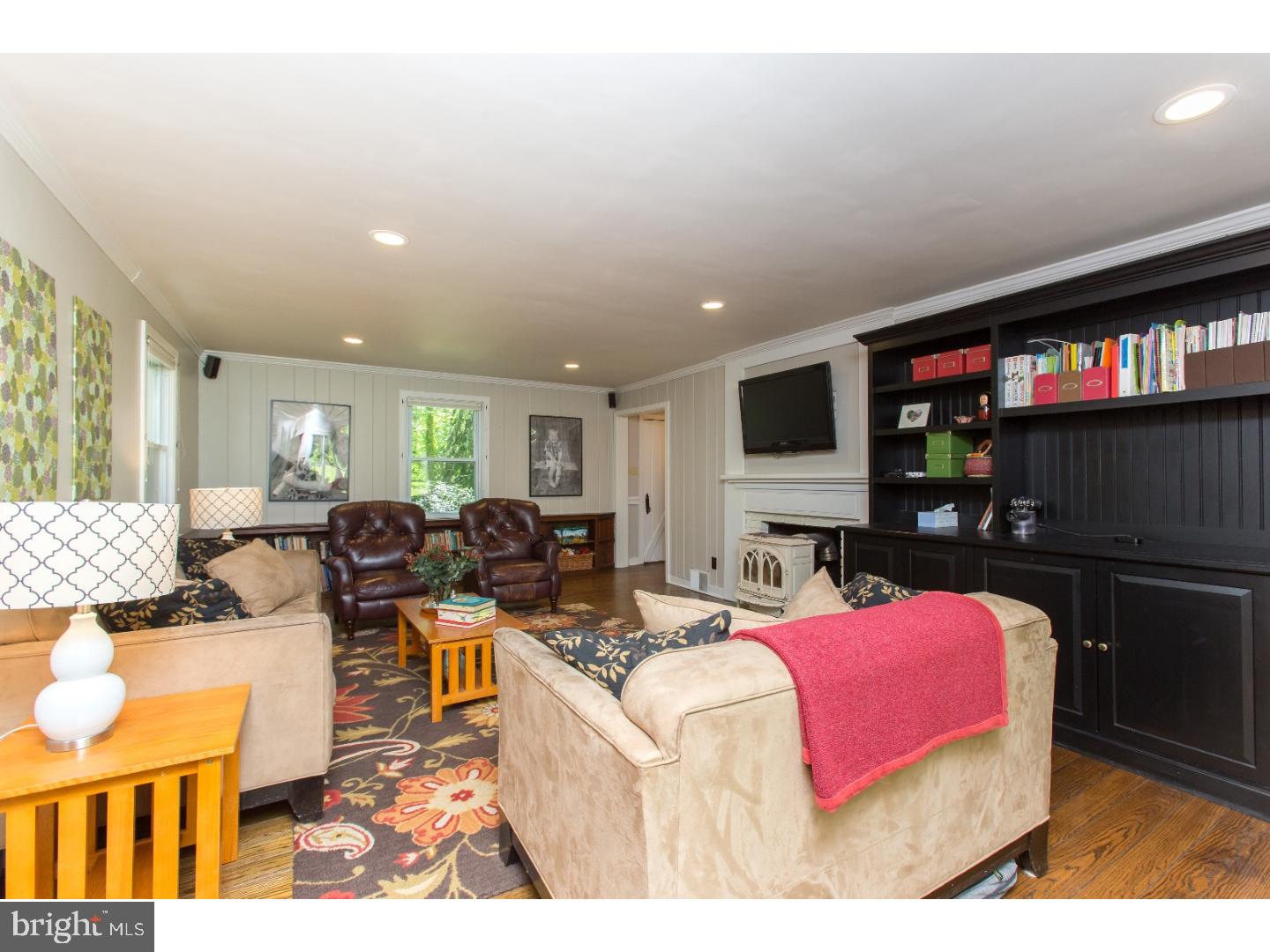 714 Beechwood Road Media, PA 19063 - Photo 5 of 25 Living Room