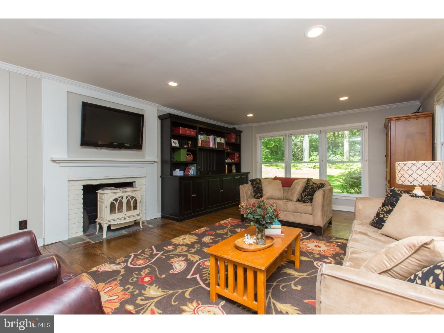 714 Beechwood Road Media, PA 19063 - Photo 6 of 25 Living Room