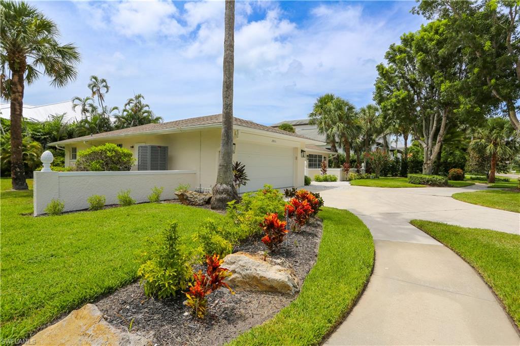 2901 Crayton Road Naples, FL 34103 - Photo 13 of 50