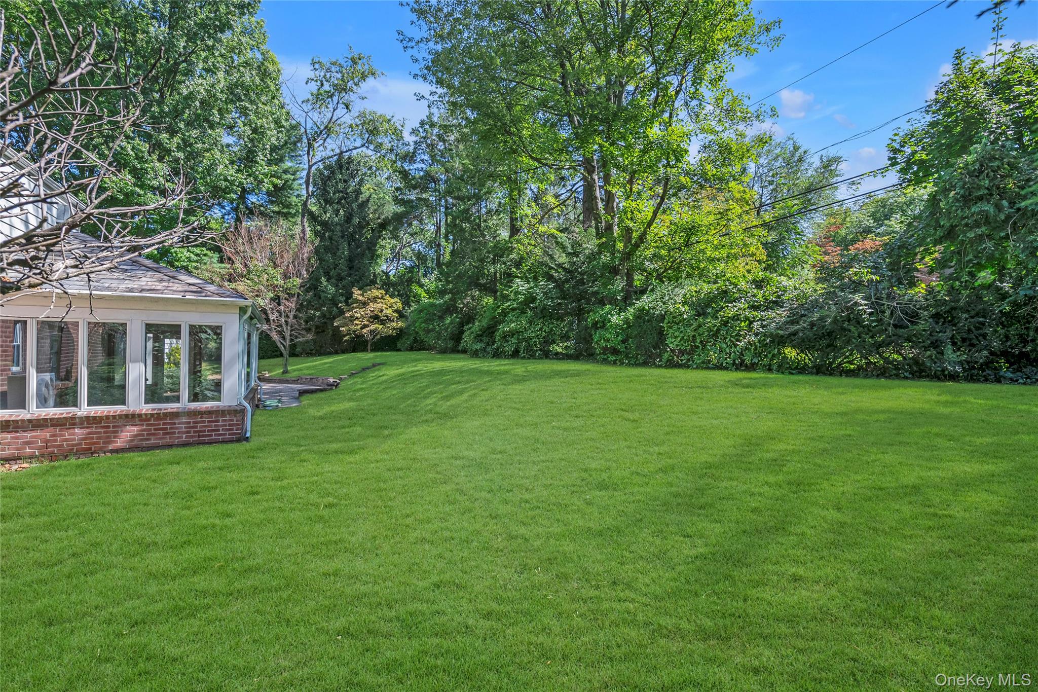 238 Clent Road Great Neck, NY 11021 - Photo 20 of 26 Gallery Image 20