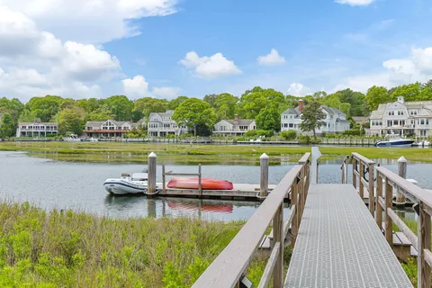 $6,450,000 | 8 Bowsprit Point, Mashpee, MA 02649