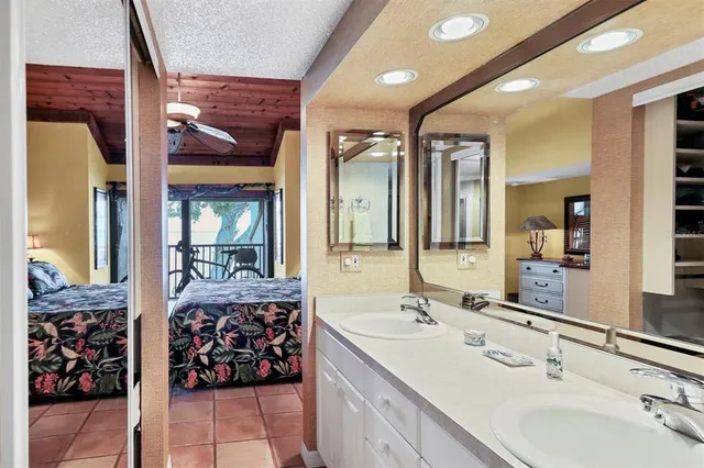 $794,999 | 5270 Gulf Of Mexico Drive, Unit 508, Longboat Key, FL 34228