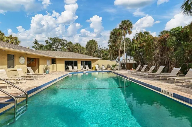 $794,999 | 5270 Gulf Of Mexico Drive, Unit 508, Longboat Key, FL 34228