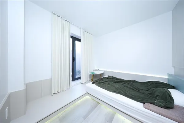 a view of a bedroom