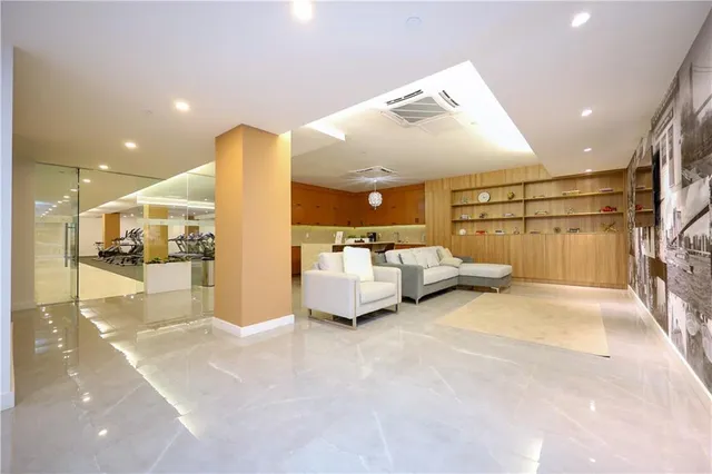 a view of a livingroom with furniture and a ceiling fan