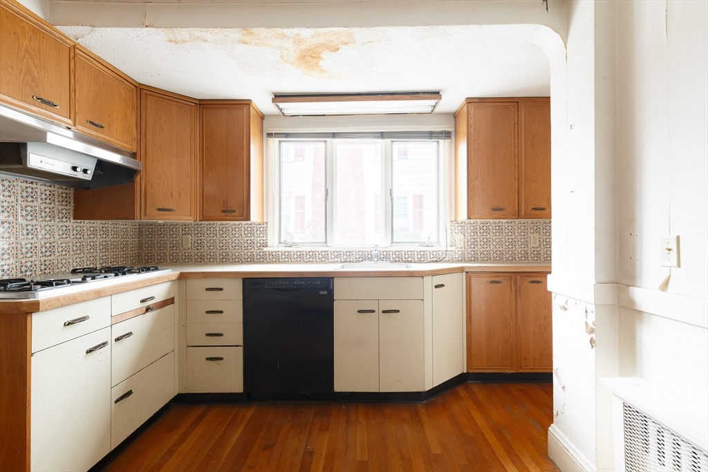 179 Woodcliff Road Newton, MA 02461 - Photo 8 of 27
